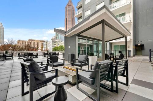 FIFA 2026 Stay -1B1B Midtown Apartment Private Balcony, Views, Gym - 2 mi from Mercedes-Benz Stadium in SoNo District