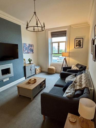 Dracula seafront, dog-friendly apartment with on-street parking