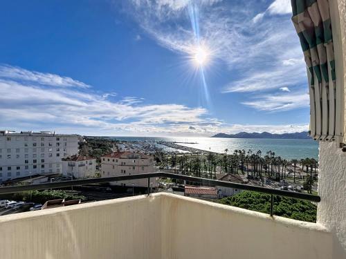Palais Alexandre III Magnificent 4 sea view 100m from the Croisette