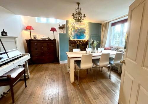 Quintessential Cottage Near Bath, Grade 2 Listed. - Cotswolds