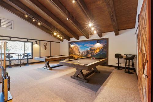 Yosemite Lakes Cabin 40 - image 11