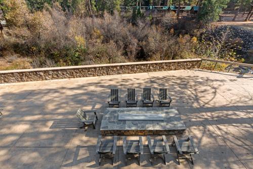 Yosemite Lakes Cabin 40 - image 8