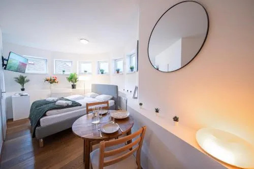 Rooftop Studios, 10min to city center, tram and metro, no Elevator 4th Floor in Wien, Österreich