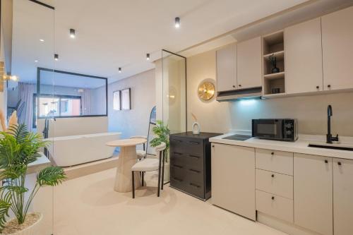 Studio cosy and moderne au coeur de la ville - image 3