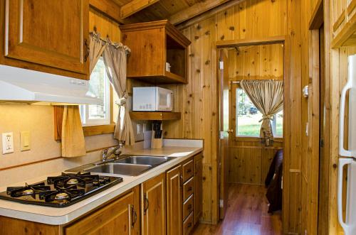 Yosemite Lakes Cabin & Cottages in Groveland (CA)