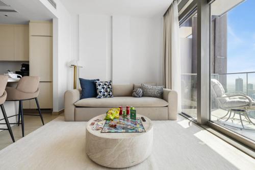 Deluxe Marina Gate Suite with Sea and Ain Dubai View - image 6