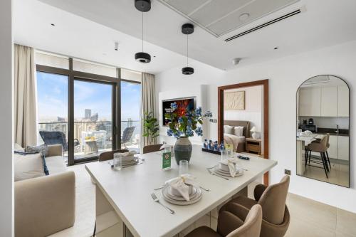 Deluxe Marina Gate Suite with Sea and Ain Dubai View - image 14