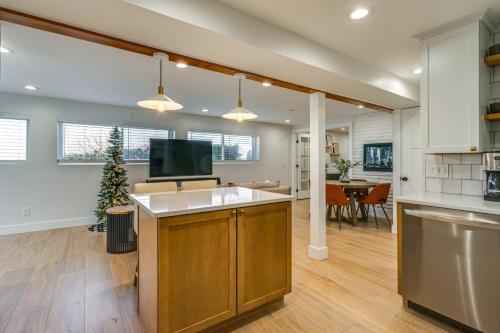 virtuve, Luxury Mountain View Retreat with Pool and Hot tub in West Haven (UT)