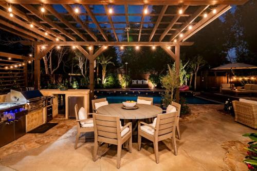 Vista/Panorama, Sherman Oaks Home w Pool, Spa and Outdoor Kitchen in Sherman Oaks