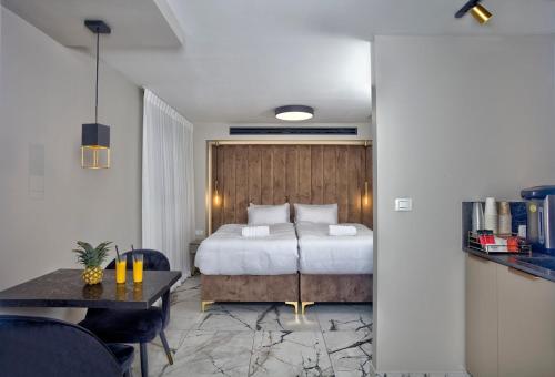 Instalaciones, Yourest HaAri - יורסט הארי in Safed