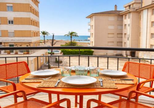 Erkély/terasz, Beachfront apartment with sea views in Cunit
