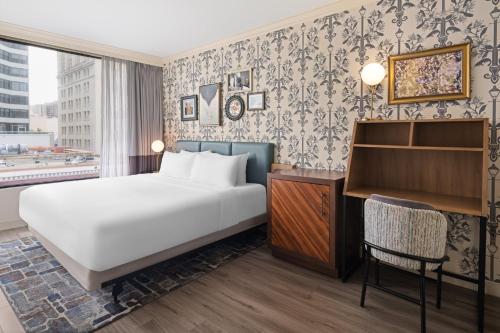 room detail thumbnail 1