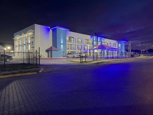 Hallmark Inn & Suites Newly Renovated Rooms San Antonio Northeast - San Antonio, TX