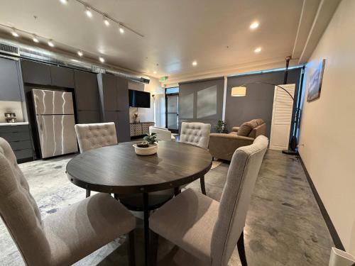 Удобства, South Hill King Suite Stylish Private Parking Included in Moran Prairie