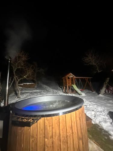 Karstais baseins, Pensiunea IULIA in Tilisca