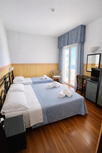 Hotel Regina Fronte Mare Room Type - Triple Room with Sea View