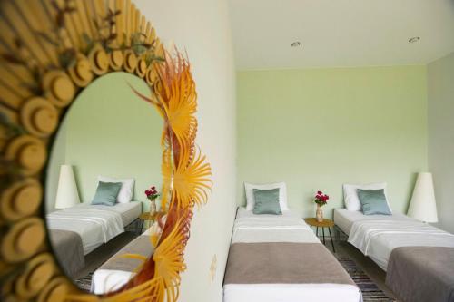 2 twin beds