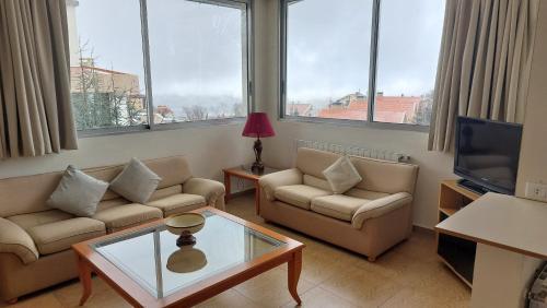 Panoramic 3-Bedroom Chalet for Ski and Summer in Kfardebian