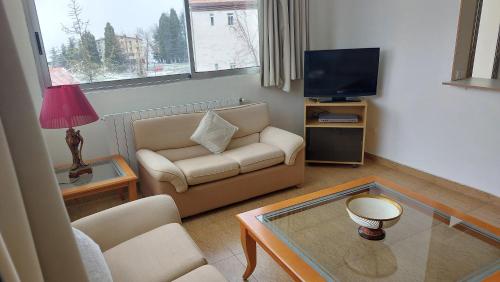 Panoramic 3-Bedroom Chalet for Ski and Summer in Kfardebian