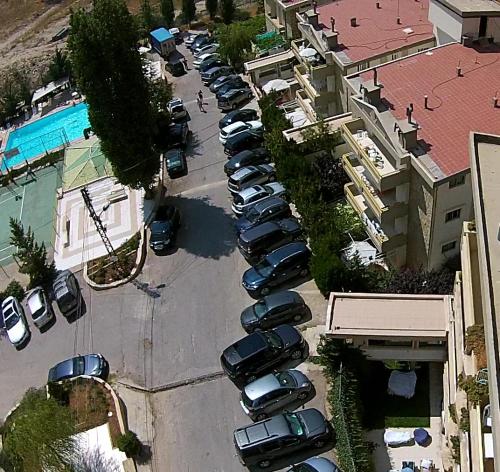 Panoramic 3-Bedroom Chalet for Ski and Summer in Kfardebian