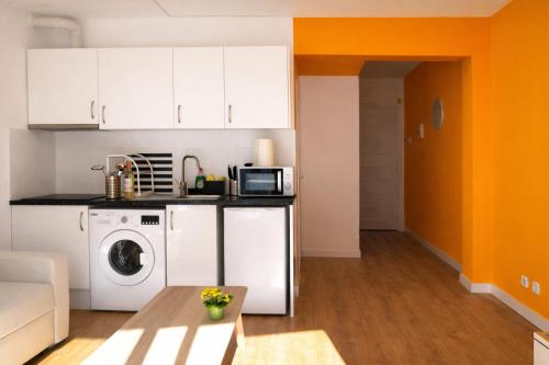 Konyha, Beachfront apartment with sea views in Cunit