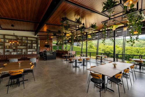 餐廳, Villa Bosque CR in 圖里亞爾瓦