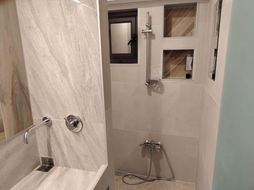 Waterfront Luxury Studio - image 3