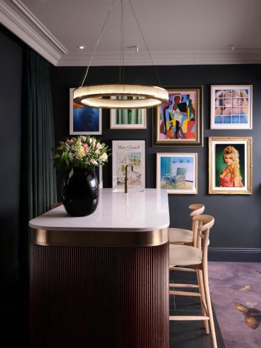 South Kensington Apartments - image 11