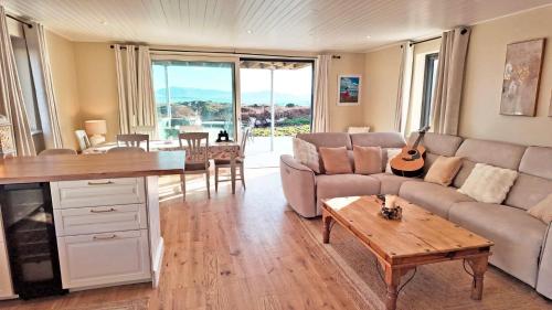 Westcove view three bedroom luxury house with hot tub in Caherdaniel