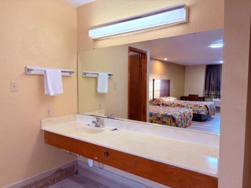 Aloha Inn - image 17
