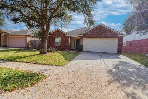 Modern 3BR Katy Home | Workspace & Free Parking – khách sạn tại Tây Houston
