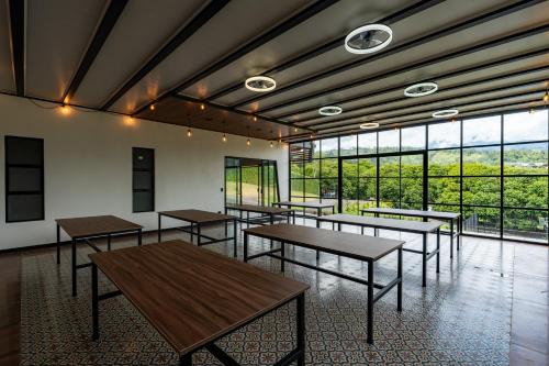 商務中心, Villa Bosque CR in 圖里亞爾瓦