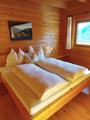 2 bedrooms, 4 beds