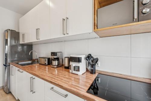 廚房, Ludwigsfelde Comfort Stay - 3BR Apartment in 路德維希費爾德