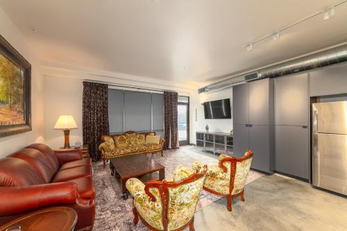 Удобства, Stylish South Hill Retreat Queen Bed and Sofa Sleeper Full Kitchen Free Parking in Moran Prairie