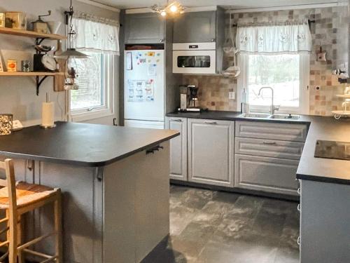 Iekārtas, 6 person holiday home in LÖTTORP (6 person holiday home in LOTTORP) in Mellböda