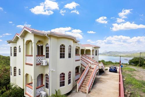 2BR Oceanview • Walk to Beach • Saint Lucia in ビュー フォール