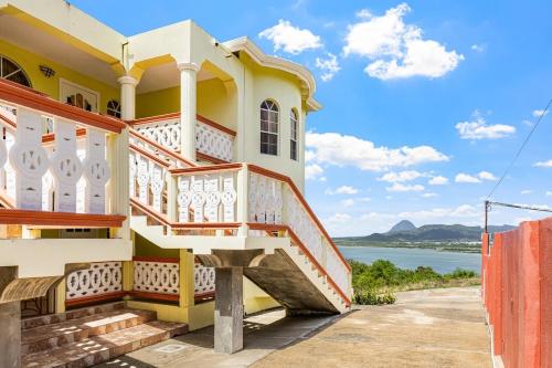 2BR Oceanview • Walk to Beach • Saint Lucia in ビュー フォール