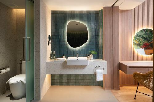 room detail thumbnail 2