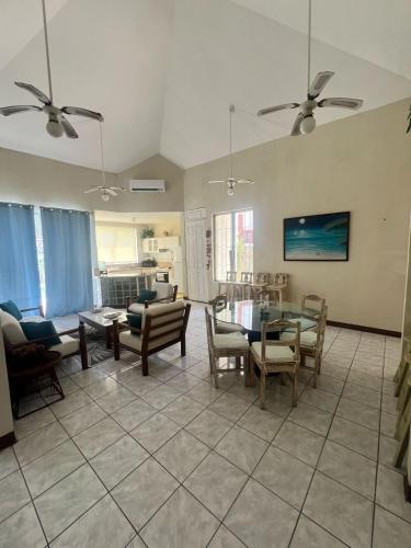 Casa de Playa - Villas Club Alta Mar in Puerto San Jose
