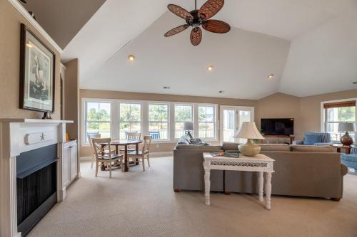 Show Boat - Kitty Hawk MP 2.5, Pool, Hot Tub, Rec Room, Pool Table, Golf Course Views in Kitty Hawk (NC)