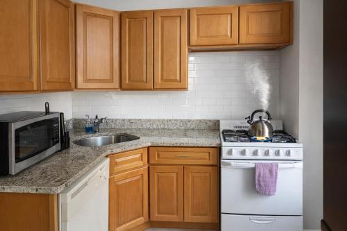 Hoboken 15 Min Train to Manhattan Full Kitchen in Hoboken (Nj)