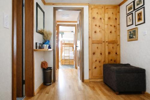 Alpine Apartment with Balcony, Lake & Ski Views in سيلفابلانا