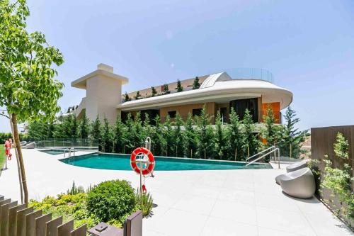 Sea View Luxury at Your Fingertips