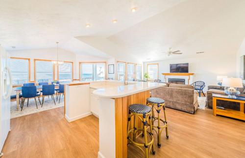 Sea Sun Greetings - Kitty Hawk MP 2.5, Ocean Views, Direct Beach Access, Pool, Hot Tub, Pets OK in Kitty Hawk (NC)
