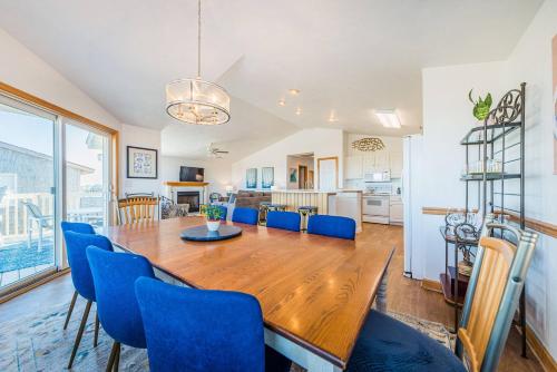 Sea Sun Greetings - Kitty Hawk MP 2.5, Ocean Views, Direct Beach Access, Pool, Hot Tub, Pets OK in Kitty Hawk (NC)