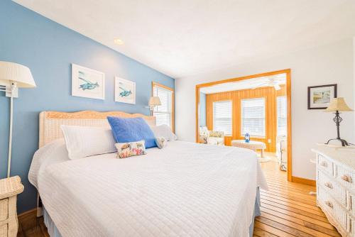 Sea Sun Greetings - Kitty Hawk MP 2.5, Ocean Views, Direct Beach Access, Pool, Hot Tub, Pets OK in Kitty Hawk (NC)