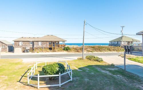 Sea Sun Greetings - Kitty Hawk MP 2.5, Ocean Views, Direct Beach Access, Pool, Hot Tub, Pets OK in Kitty Hawk (NC)