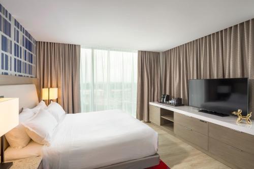 The Summit Hotel - image 33