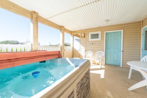 Sea Sun Greetings - Kitty Hawk MP 2.5, Ocean Views, Direct Beach Access, Pool, Hot Tub, Pets OK in Kitty Hawk (NC)